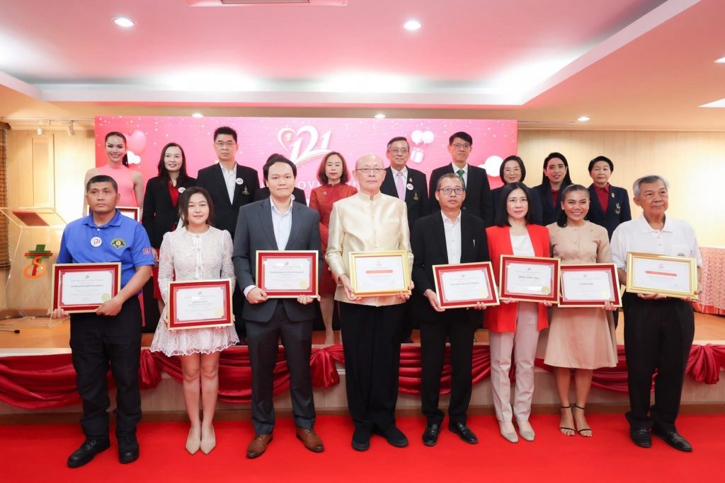 สำนักกฎหมายการแพทย์และที่ปรึกษา ดร.นพ.ไพโรจน์ บุญศิริคำชัย ได้รับมอบประกาศนียบัตร ในฐานะผู้มีบทบาทสำคัญในการสนับสนุนกิจกรรมเชิงสังคม ในงานครบ 121 ปี โรงพยาบาลตากสิน Get Ready with Love, Guided by Hope: 121 Years of Happiness